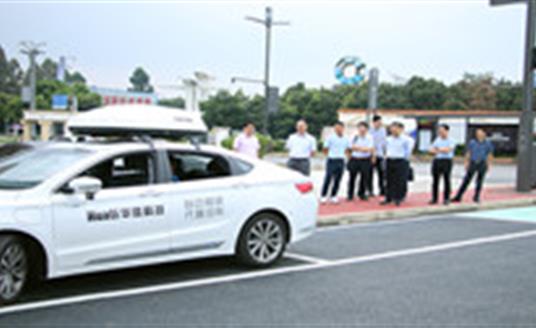 四川省经信厅副厅长皮亦鸣莅临华体科技考察5G智慧灯杆发展情况