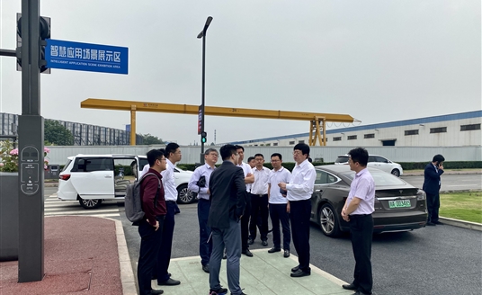 青岛市领导一行莅临华体科技考察共商合作新模式