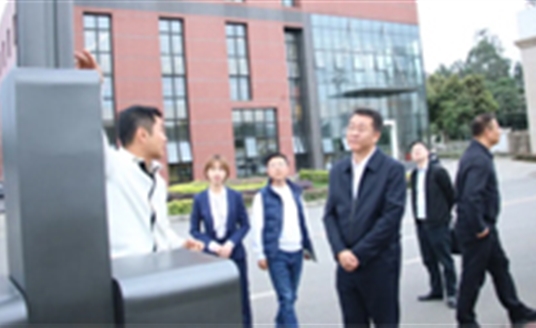 双流区长袁顺明一行莅临华体科技参观考察